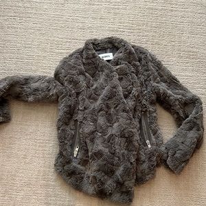 Soft faux fur jacket. Zip pockets. Good used condition. No flaws.